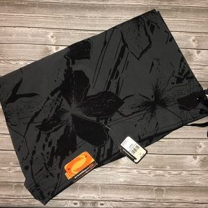 Men’s size 32 swim board shorts new